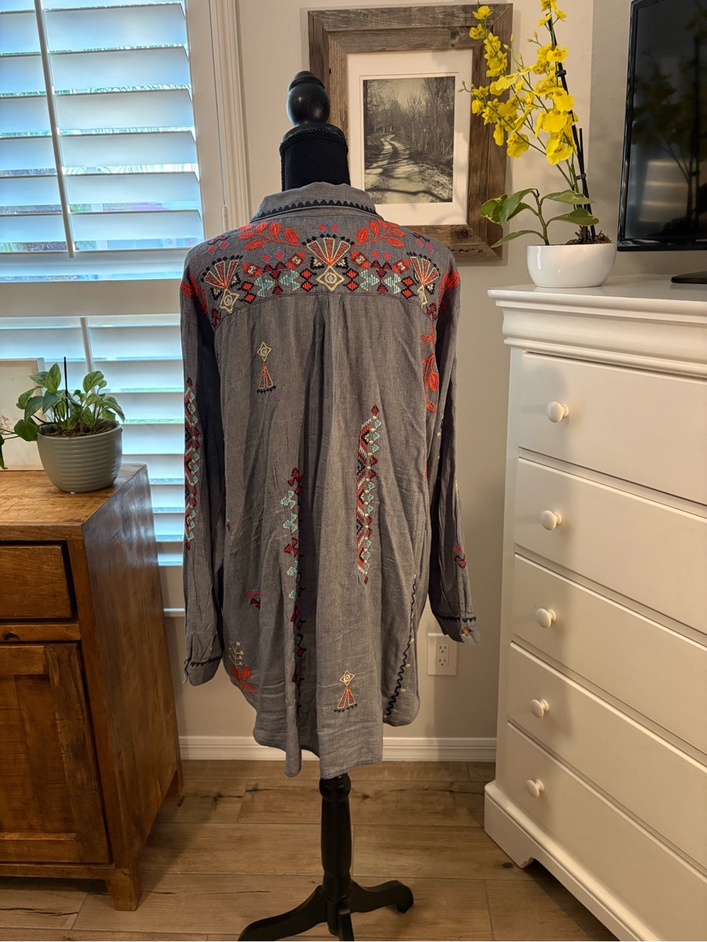 Johnny Was Embroidered Button-Up Shirt, XL - Picture 3 of 9
